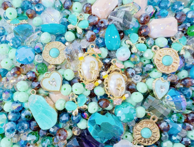 (Artist)(Giant Luxury)Teal Palace