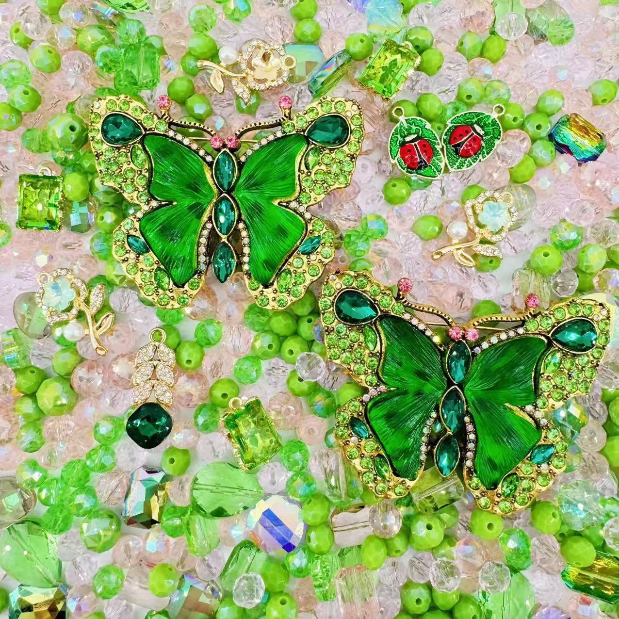 (Artist) Giant Luxury- Luxe Wing