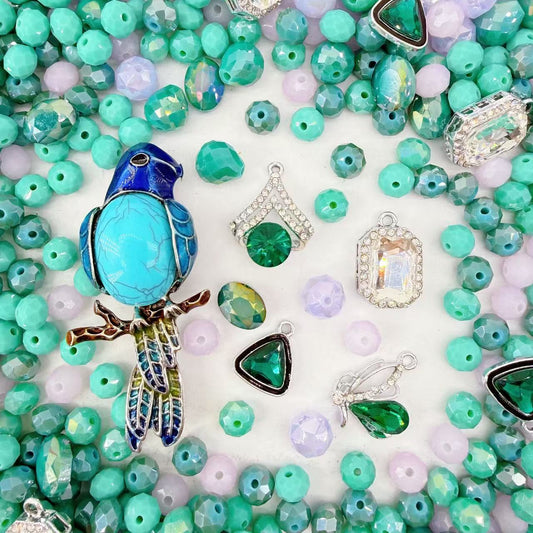 (Artist) Giant Luxury- Coastal Macaw 🦜