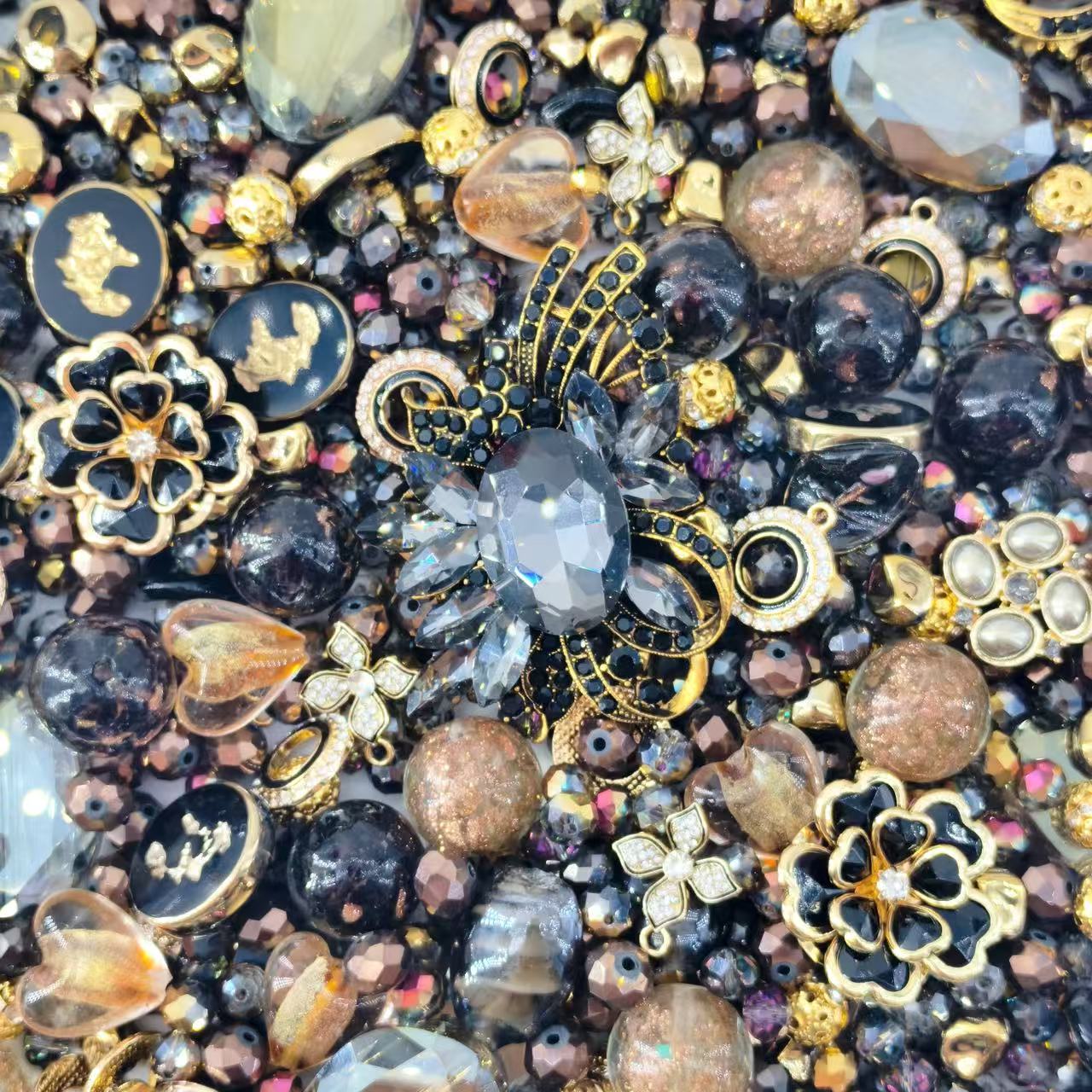 (Artist) Giant Luxury-Mystic Charms